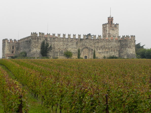 Kastil Bornato dan Villa Orlando - Bornato | Secret World Trip Planner