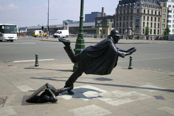 De Vaartkapoen statue — Molenbeek-Saint-Jean