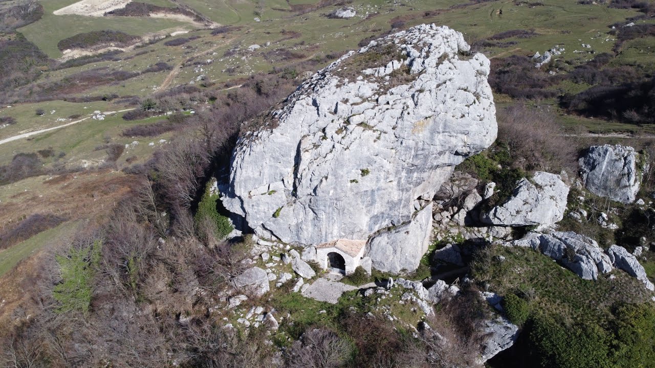À la Découverte de la Magique Grotte de la Leonessa - 82032 Cerreto Sannita BN | Secret World Trip Planner