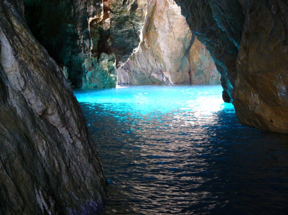 Grotta Azzurra - Anacapri | Secret World Trip Planner