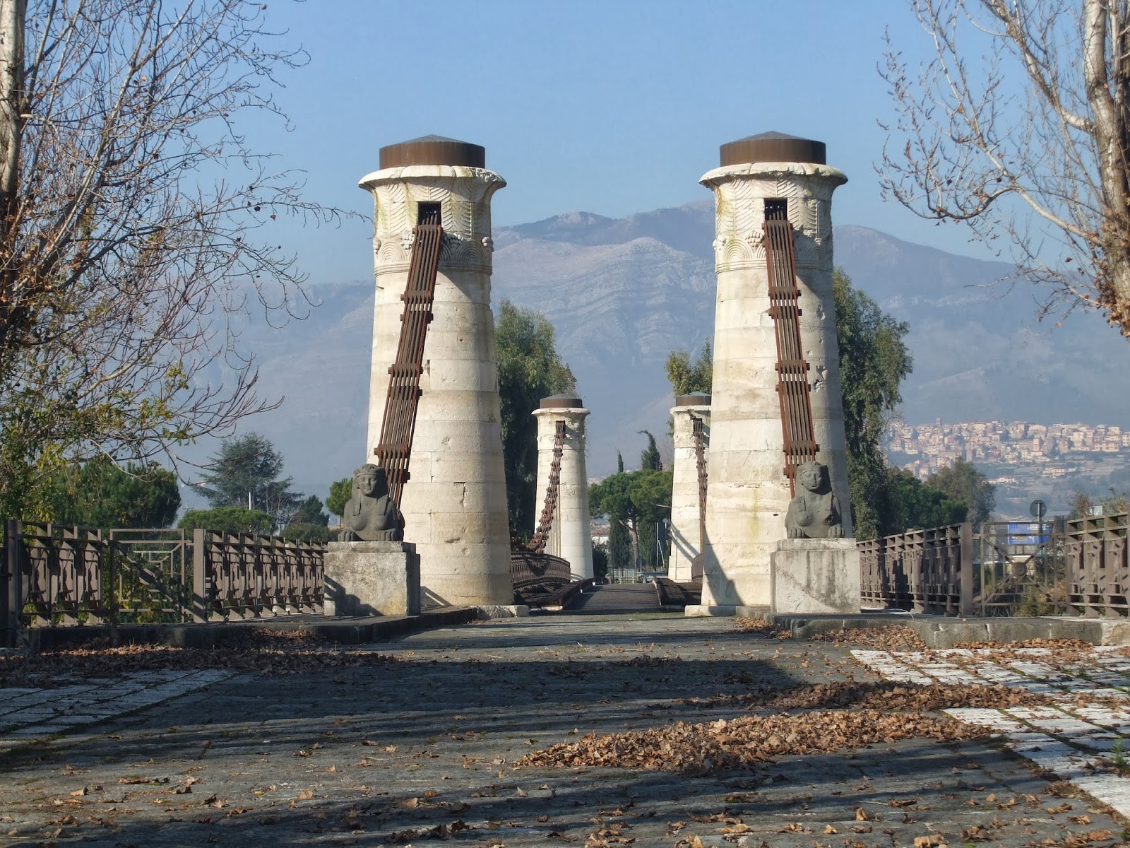 Ponte sospeso sul Garigliano - Fiume Garigliano | Secret World Trip Planner