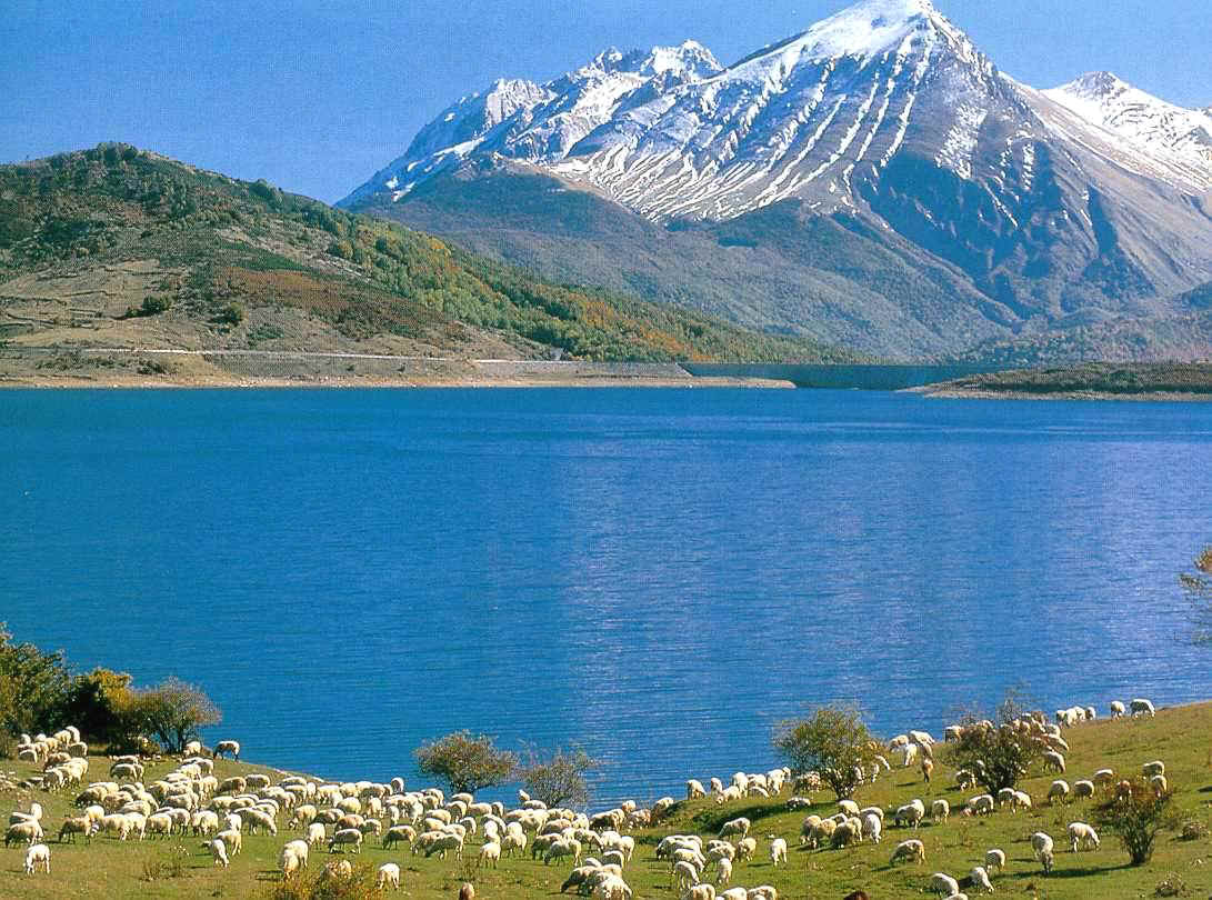 Lago di Campotosto - Lago di Campotosto | Secret World Trip Planner