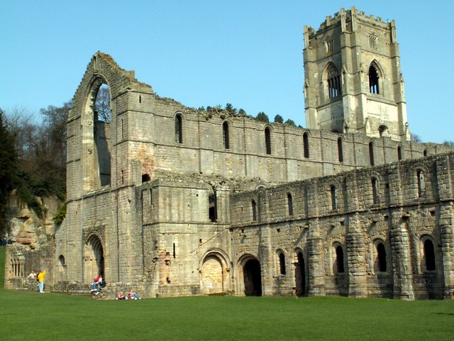 Fountains Abbey: one of the best preserved ruined Cistercian monasteries - Abbazia di Fountains | Secret World Trip Planner