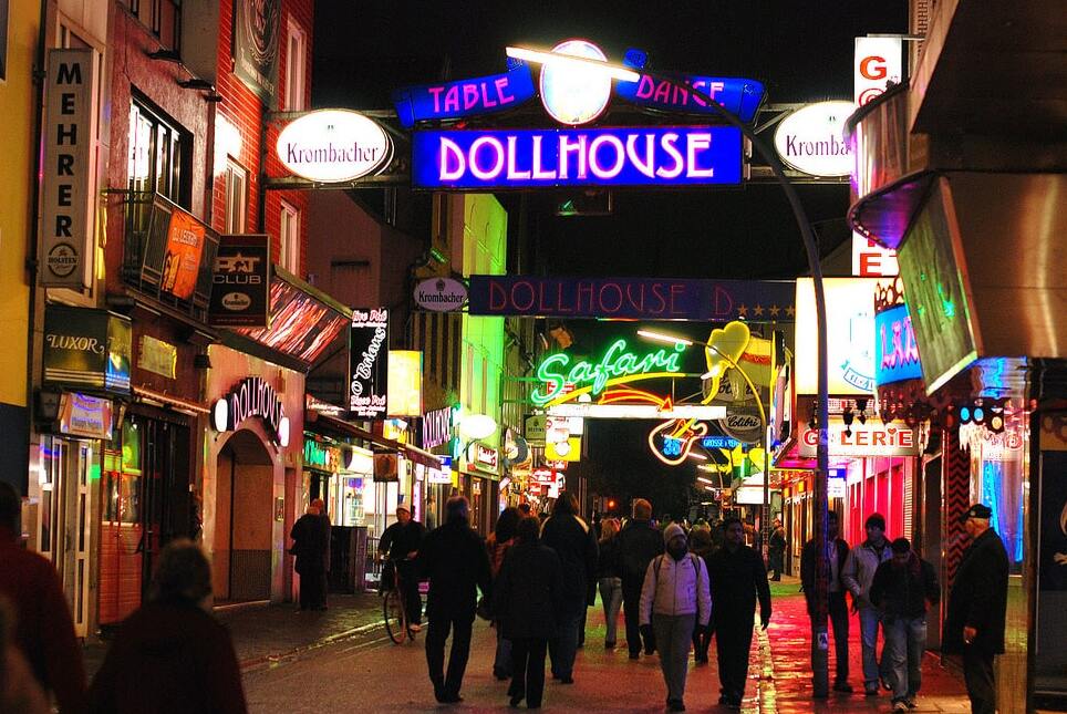 Reeperbahn a čtvrť červených luceren - Hamburg | Secret World Trip Planner