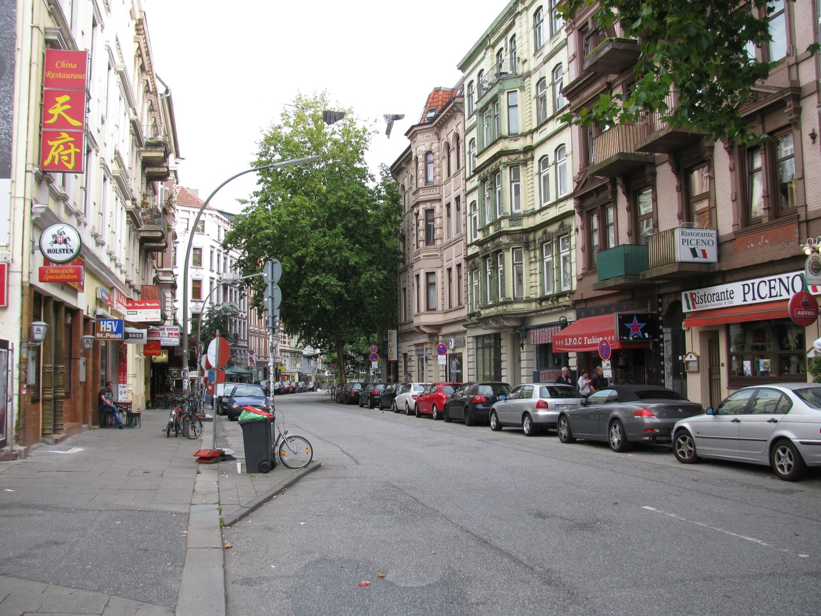 Reeperbahn a čtvrť červených luceren - Hamburg | Secret World Trip Planner