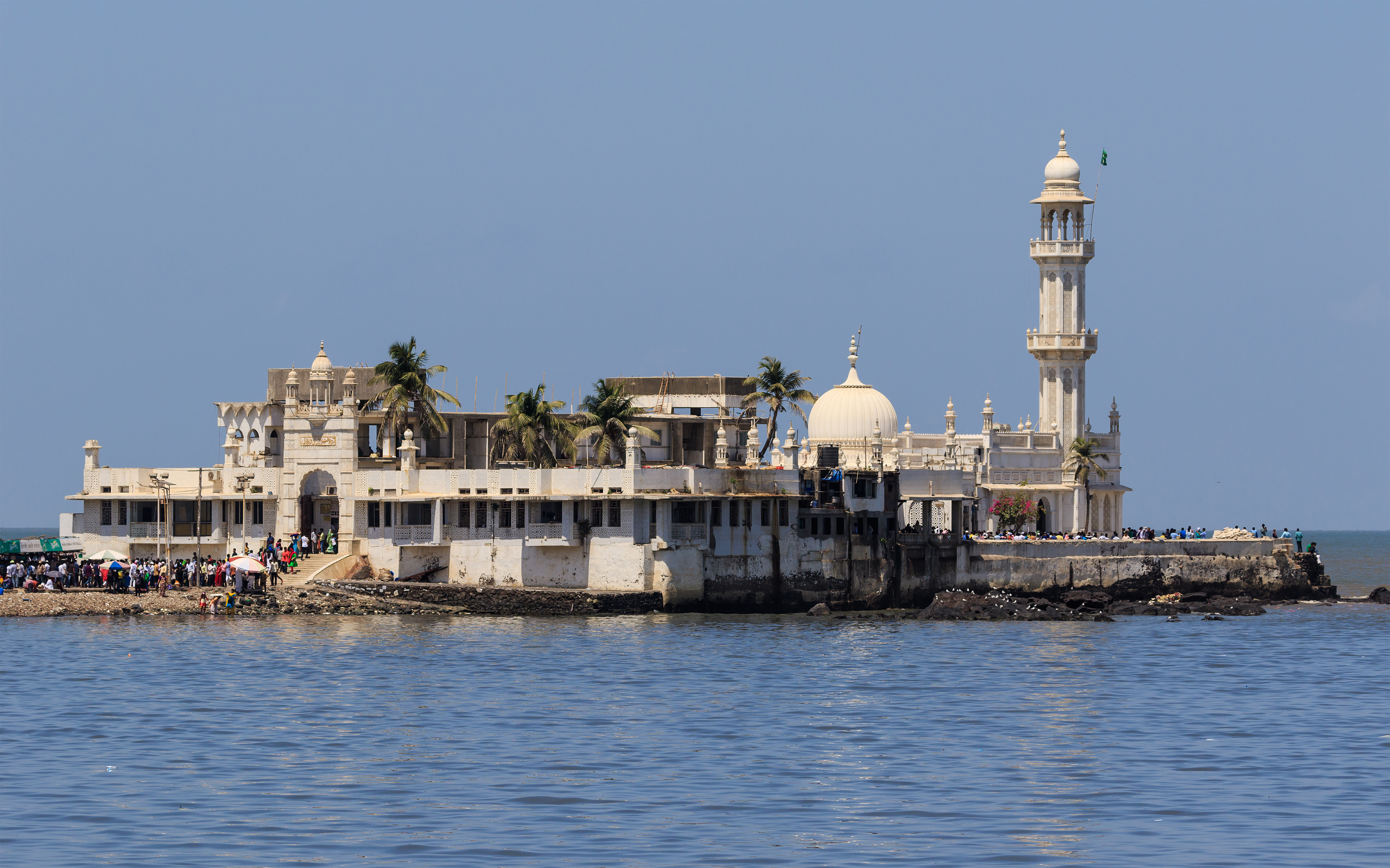 Mumbai: Haji Ali Dargah - one of the most famous Mosque. - Mumbai | Secret World Trip Planner