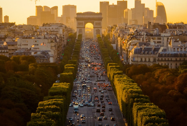 Les Champs Elysées - eine der berühmtesten Straßen der Welt - Paris | Secret World Trip Planner