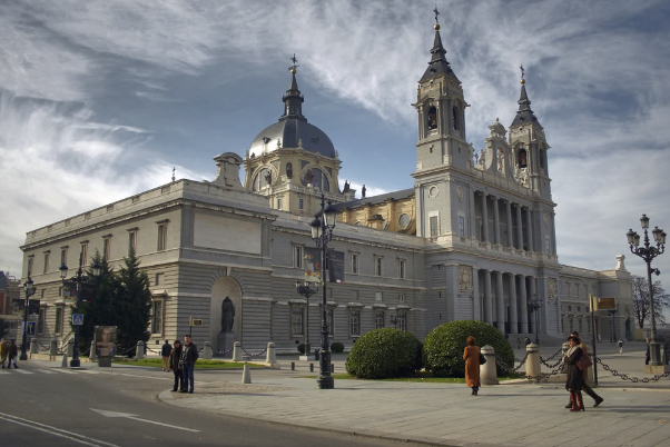 Madrid : Cathédrale de Santa María la Real de la Almudena - Madrid | Secret World Trip Planner