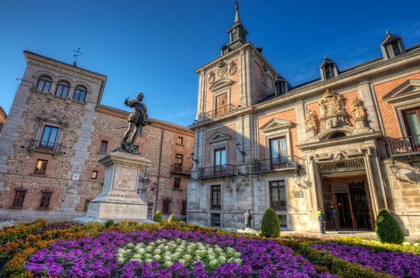 Madrid : Plaza de la Villa - Madrid | Secret World Trip Planner