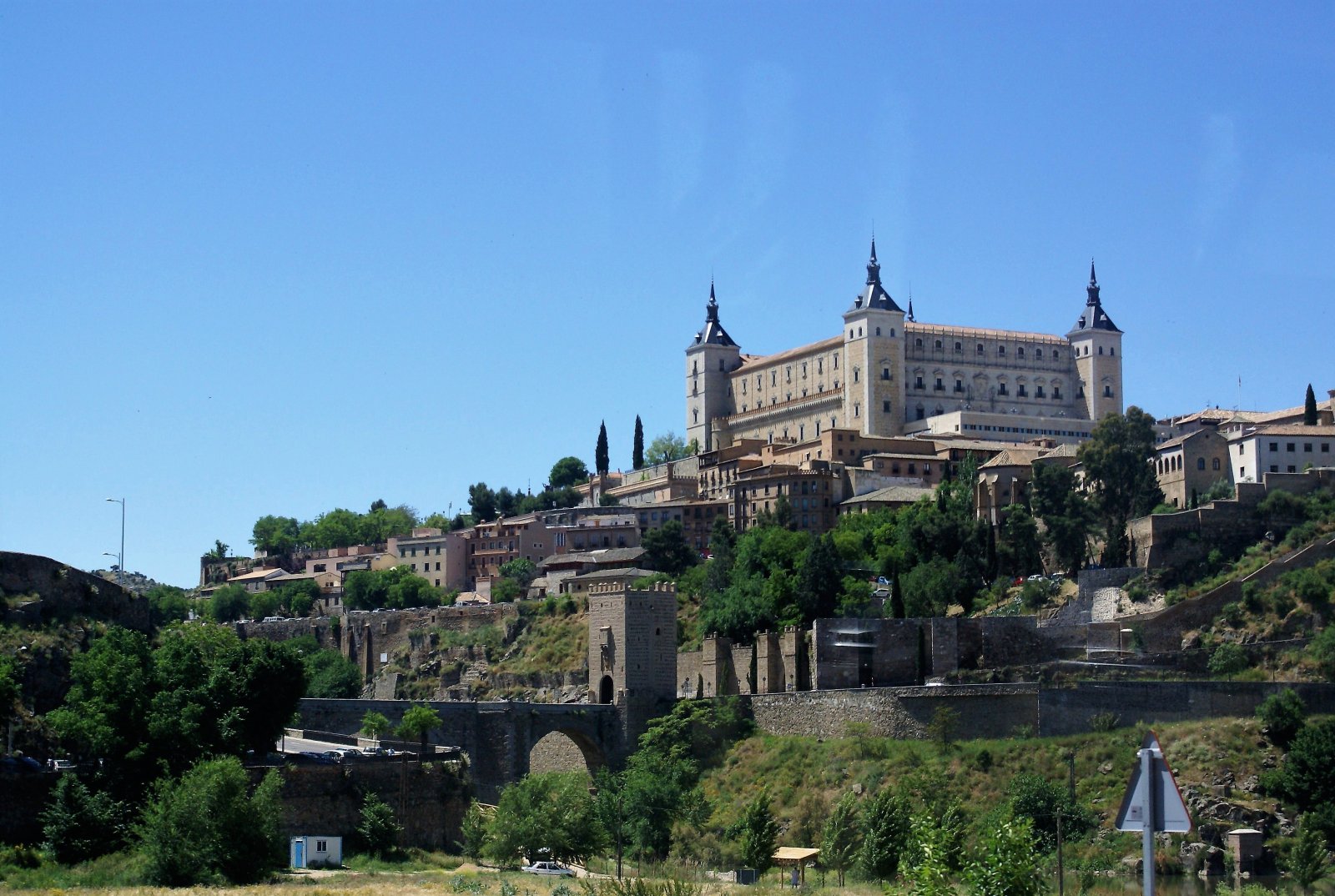 Vues de l'Alcazar au loin depuis le Mirador del Valle - Toledo | Secret World Trip Planner