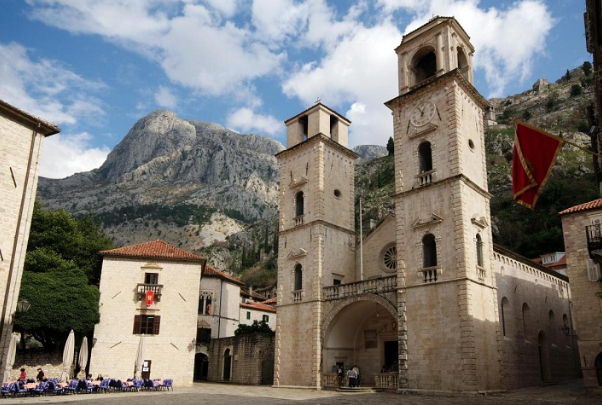 La cathédrale Saint-Tryphon à Kotor — Kotor