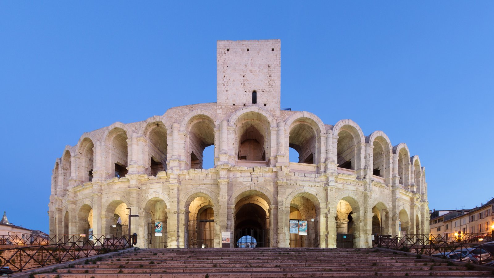 Arles est une ville du sud de la France. - Arles | Secret World Trip Planner
