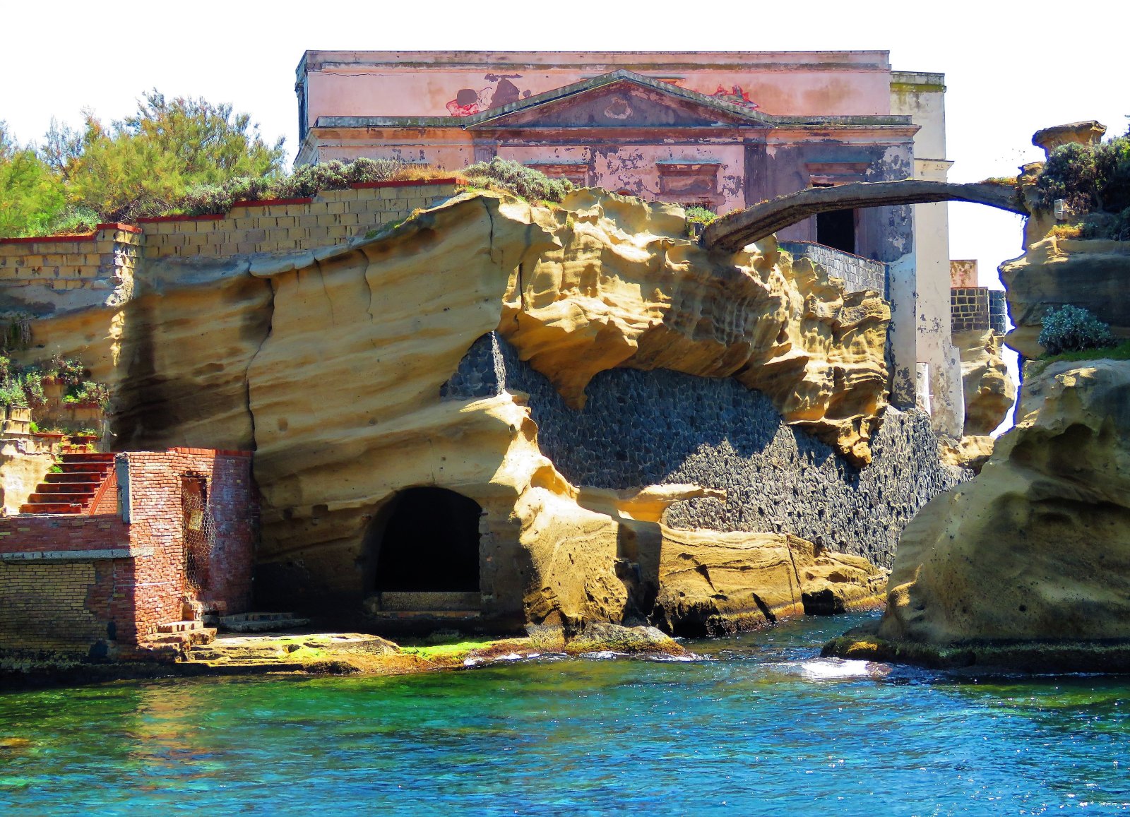 Naples : Zone archéologique marine de Gaiola - Napoli | Secret World Trip Planner