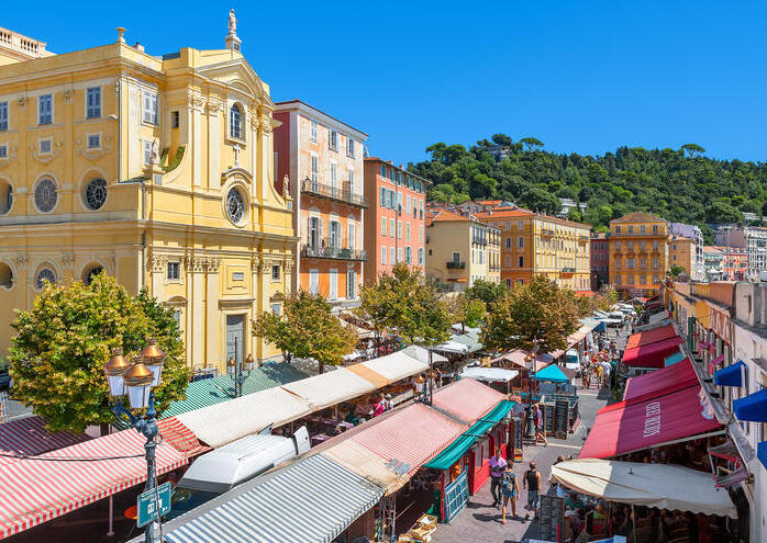 Garibaldi square, falleg blóm og framandi matargerð - Nice | Secret World Trip Planner