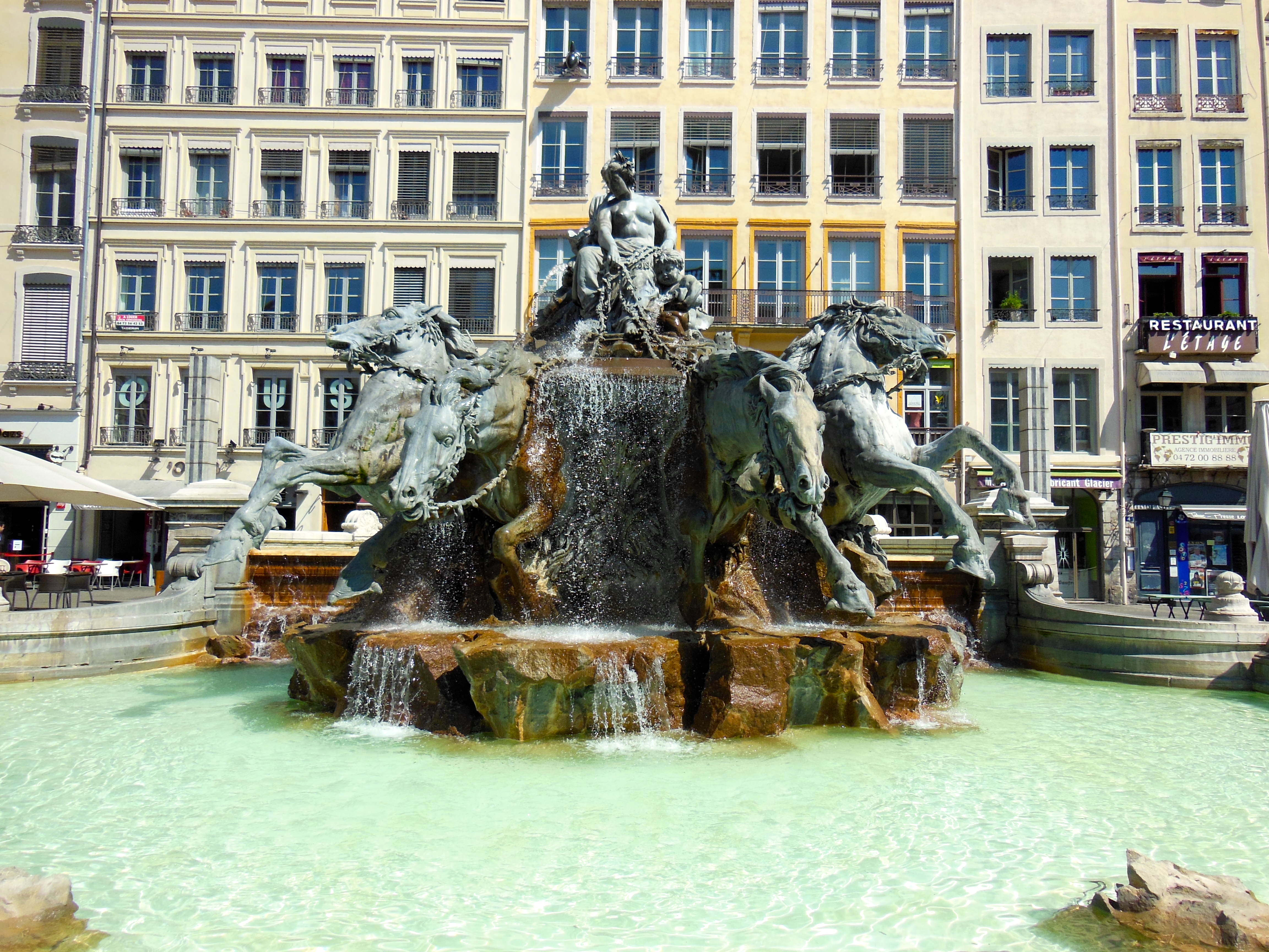 Lyon : Fontaine Bartholdi - Lyon | Secret World Trip Planner