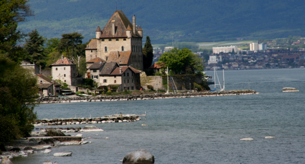Yvoire kaimas-šaliakalnis - Yvoire | Secret World Trip Planner