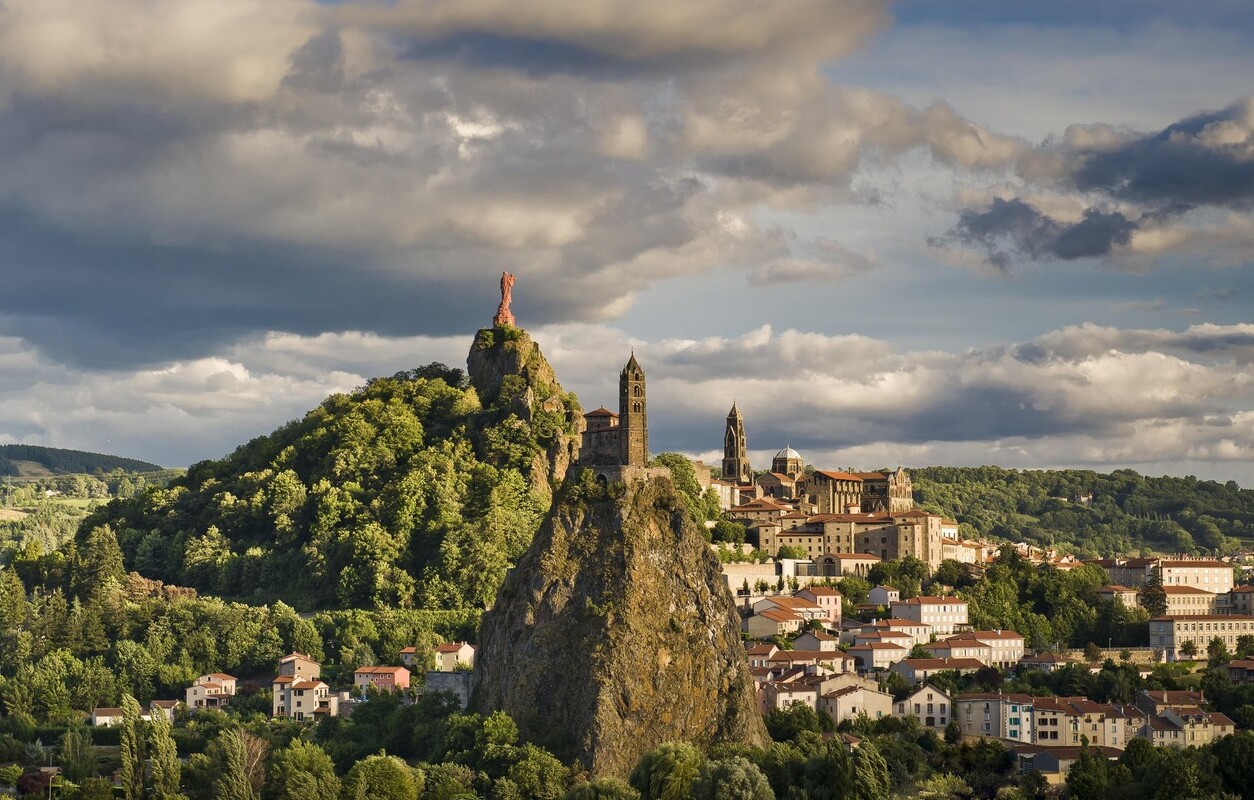 Statue Notre Dame de France in Le Puy-en-Velay — Le Puy-en-Velay
