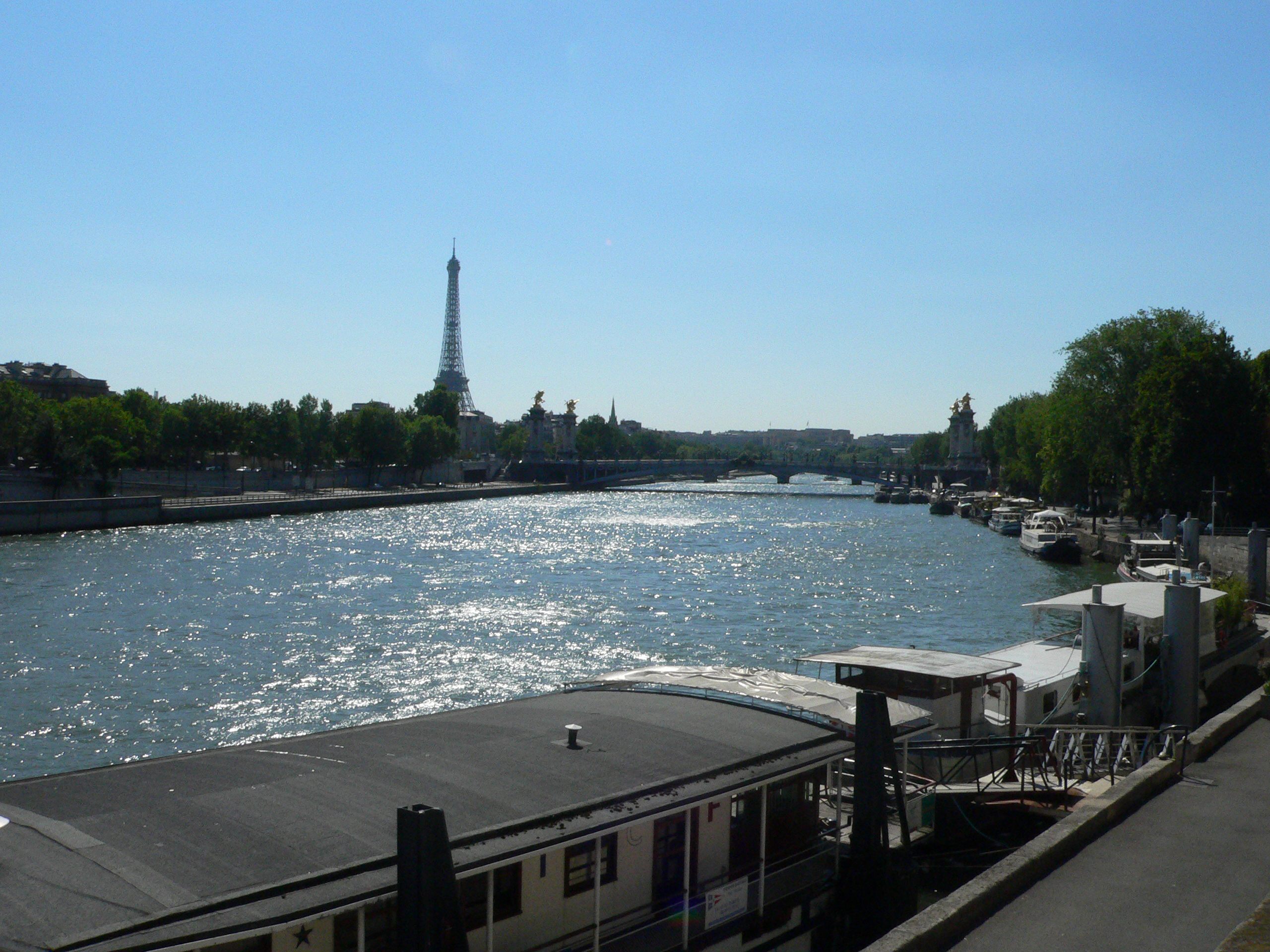 河流商业和航运之泉 - Paris | Secret World Trip Planner