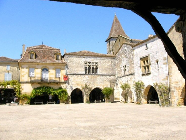 Monpazier, une bastide du 13e siècle — Monpazier