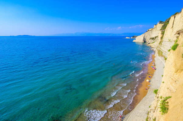 La plage de Loggas et un panorama à couper le souffle - Corfu | Secret World Trip Planner