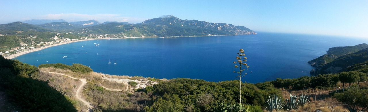 La plage de Loggas et un panorama à couper le souffle - Corfu | Secret World Trip Planner