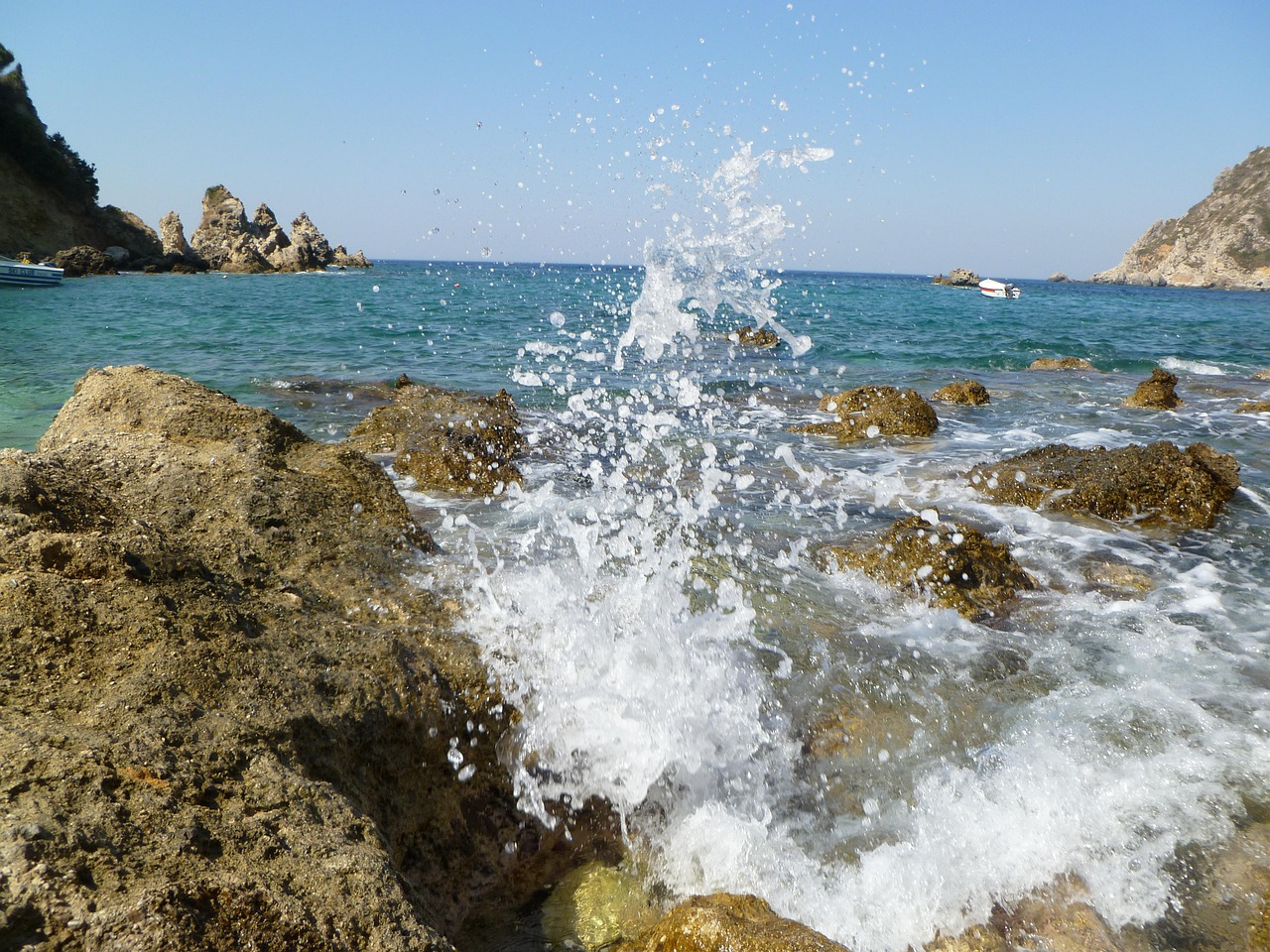 La plage de Loggas et un panorama à couper le souffle - Corfu | Secret World Trip Planner