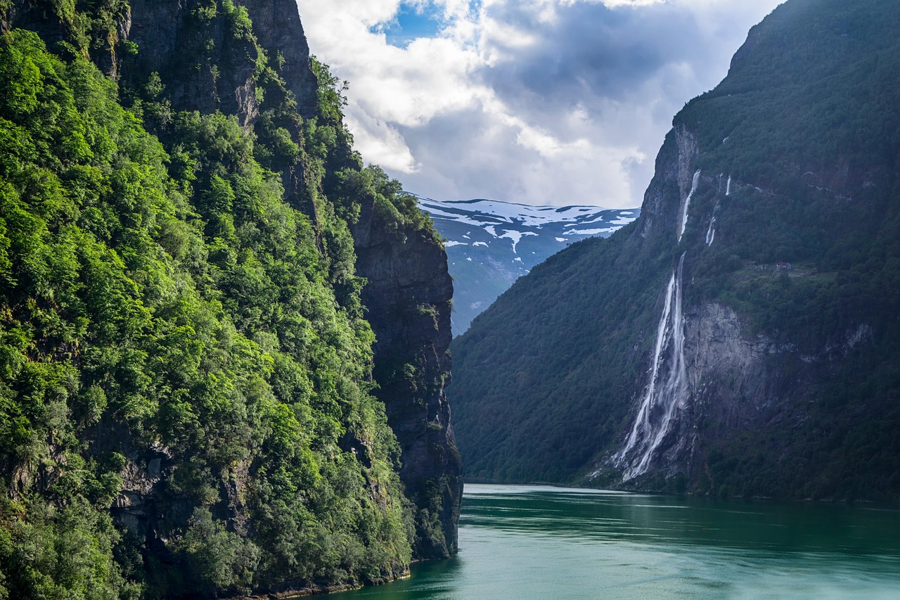 La chute d'eau des Sept Sœurs en Norvège - Stranda | Secret World Trip Planner