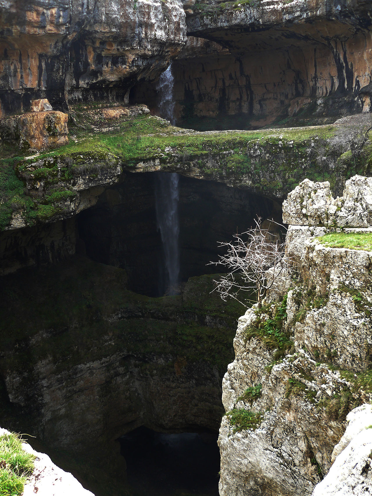 The Baatara Gorge Waterfall in Lebanon - Cascata delle gole del Baatara | Secret World Trip Planner