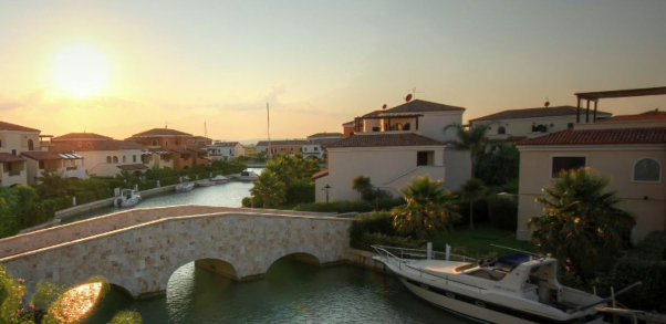 Smuk solnedgang på kanalerne i marinagri - Viale S. Giusto | Secret World Trip Planner