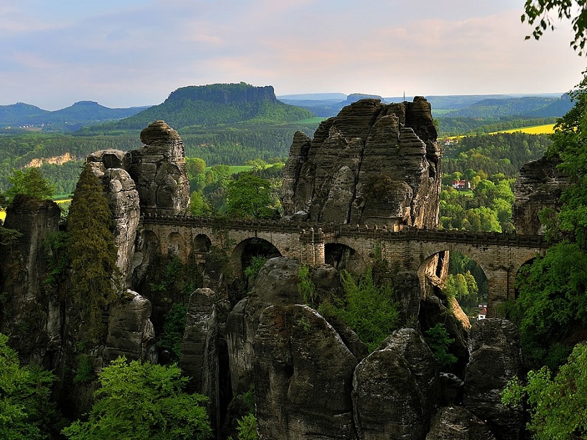Le pont Bastei dans les montagnes de grès de l'Elbe — Rathen