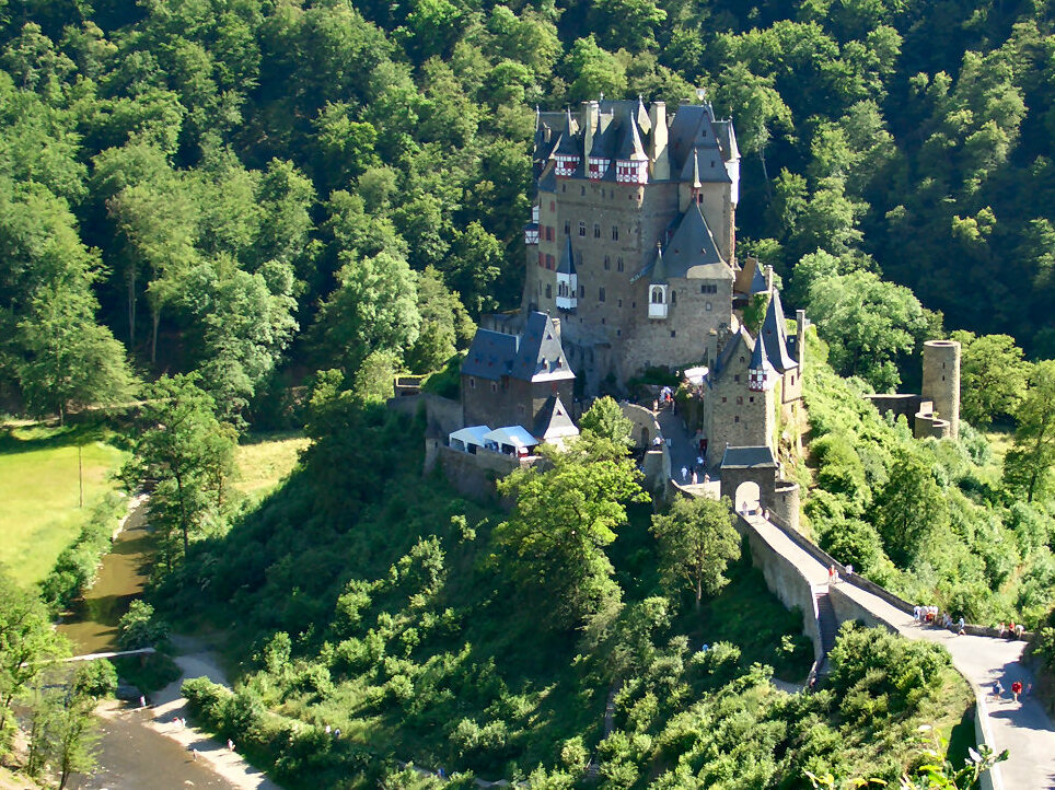 Magical Burg Eltz Castle — Münstermaifeld