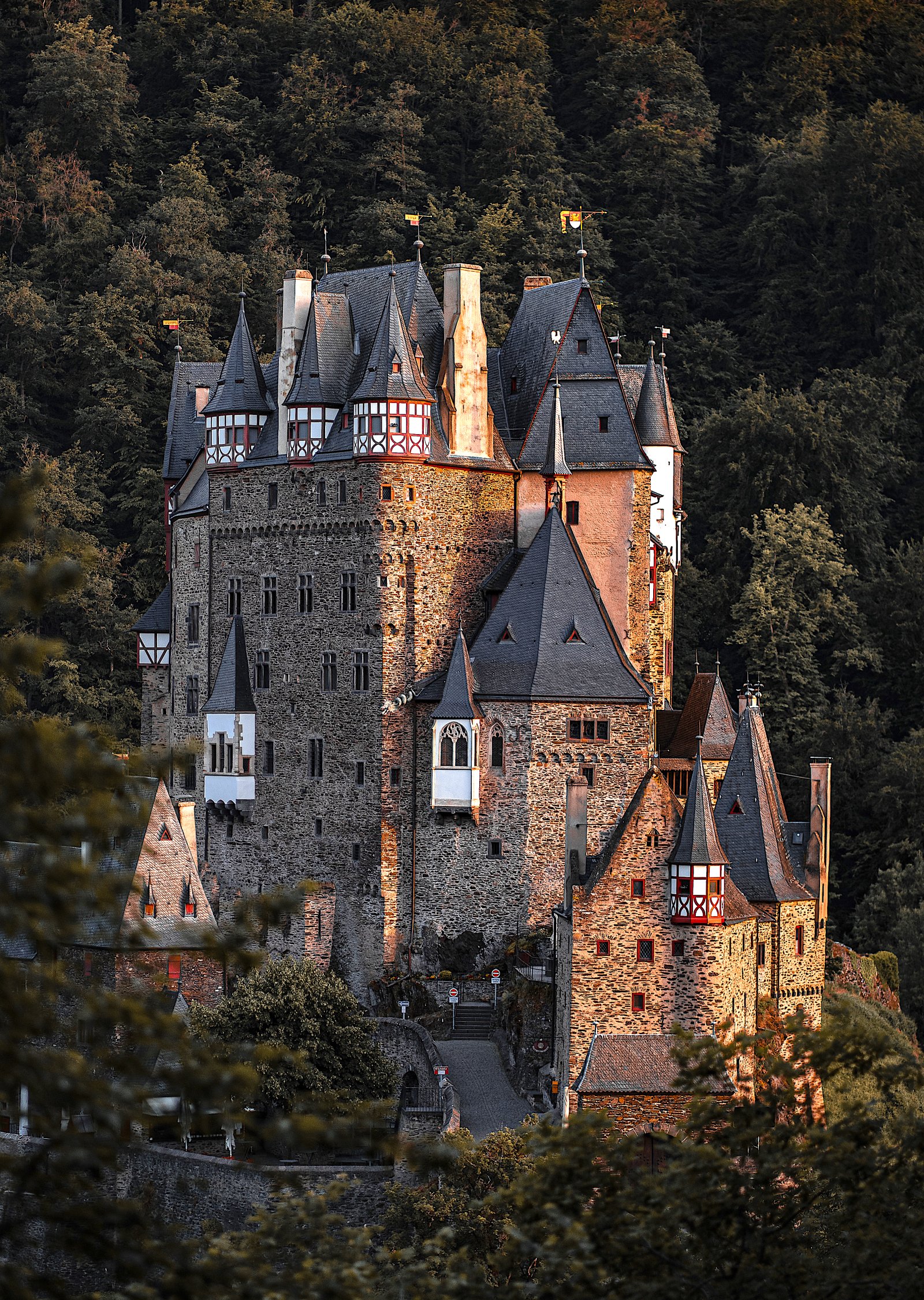 Magical Burg Eltz Castle - Münstermaifeld | Secret World Trip Planner