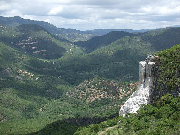 Hierve el Agua : formations rocheuses naturelles à Oaxaca — Oaxaca