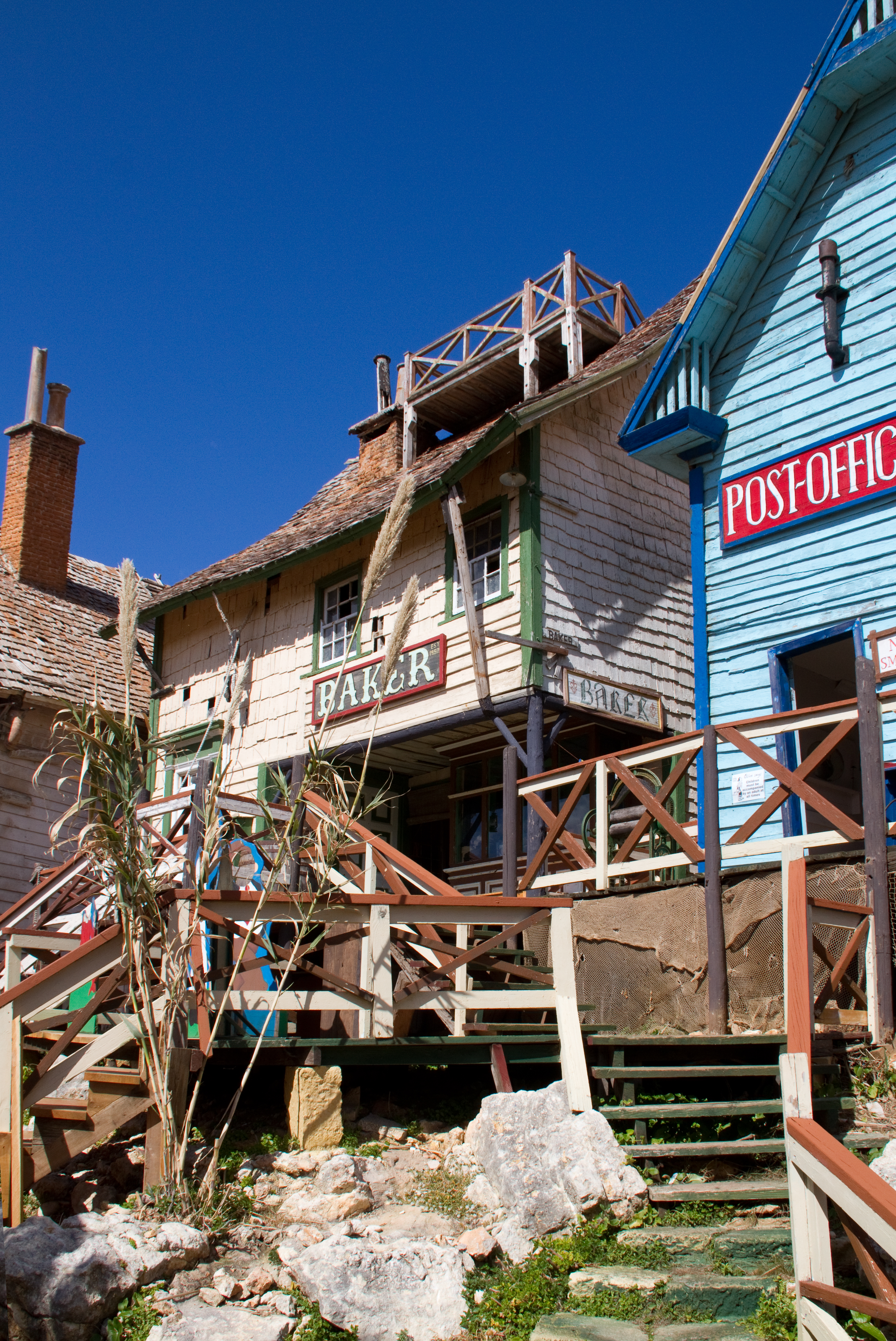 Le village de Popeye à Malte - Anchor Bay | Secret World Trip Planner