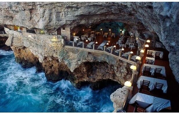 Itālija:Klints restorāns (Grotta Palazzese) - Polignano A Mare | Secret World Trip Planner