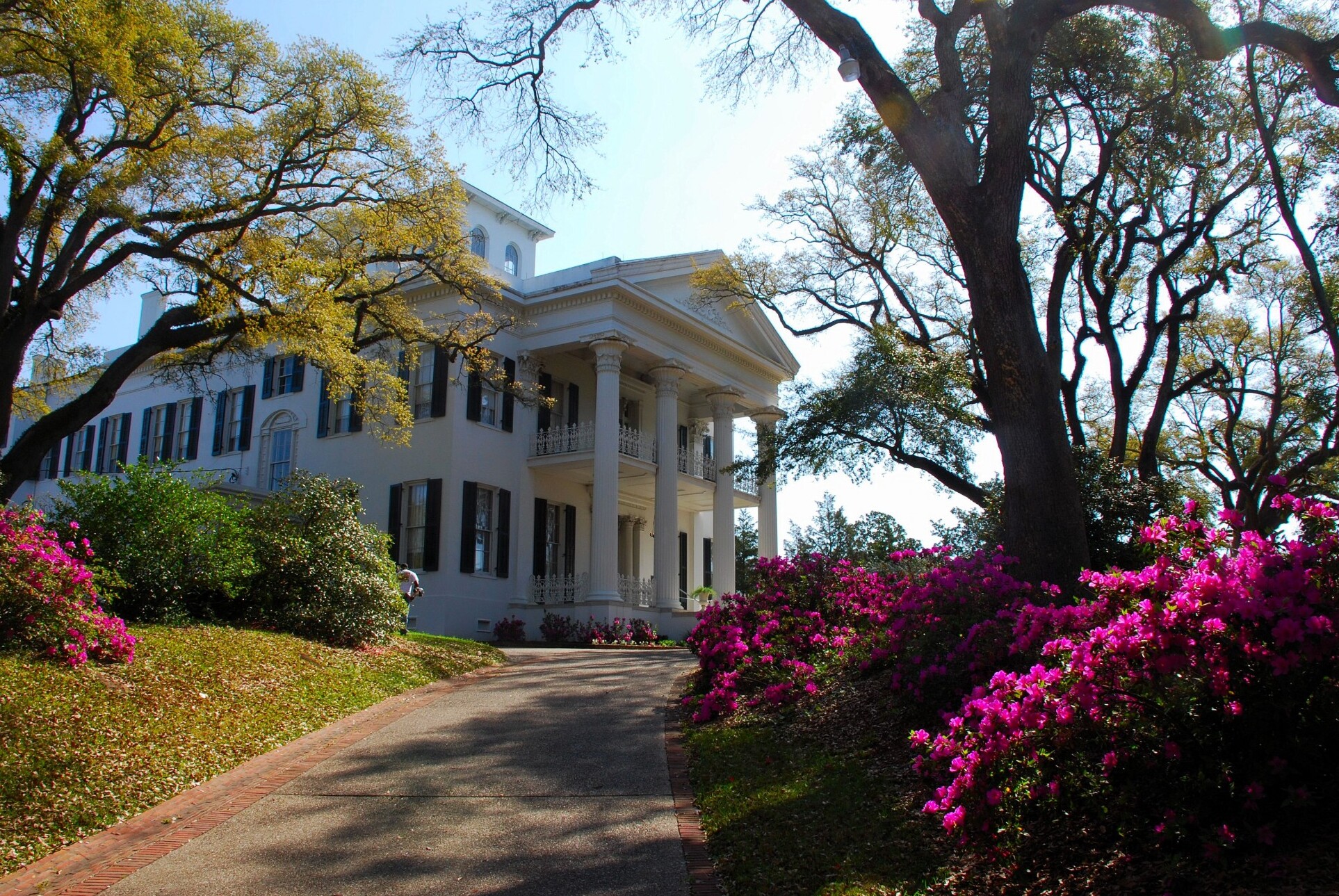 Fondée par des colons français en 1716 : Natchez — Natchez