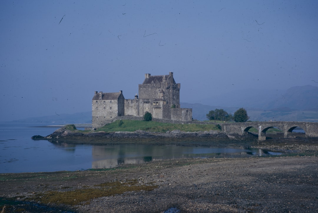 Château d'Eilean Doman - Loch Duich | Secret World Trip Planner