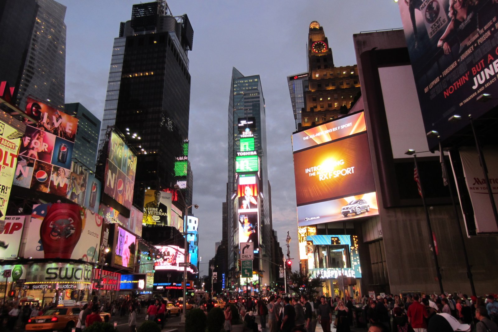 Times Square NYC - Domhan Rúnda - New York | Secret World Trip Planner