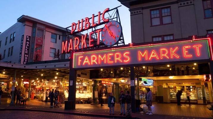 Pike Place Market - l'un des plus anciens marchés publics de producteurs aux États-Unis. — Seattle