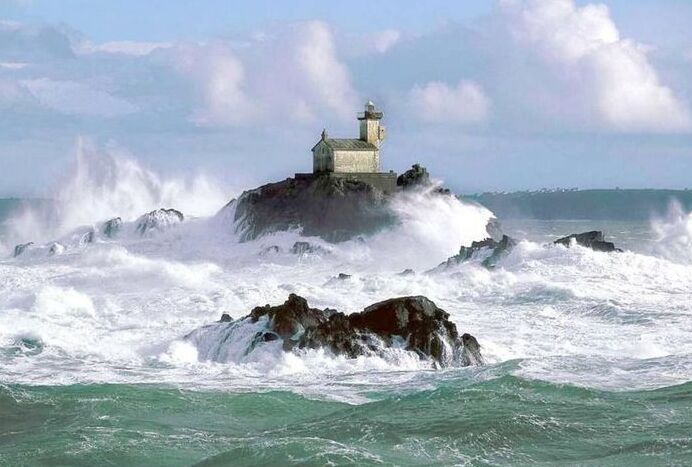 Tevennec lighthouse in the Sein channel — Plogoff