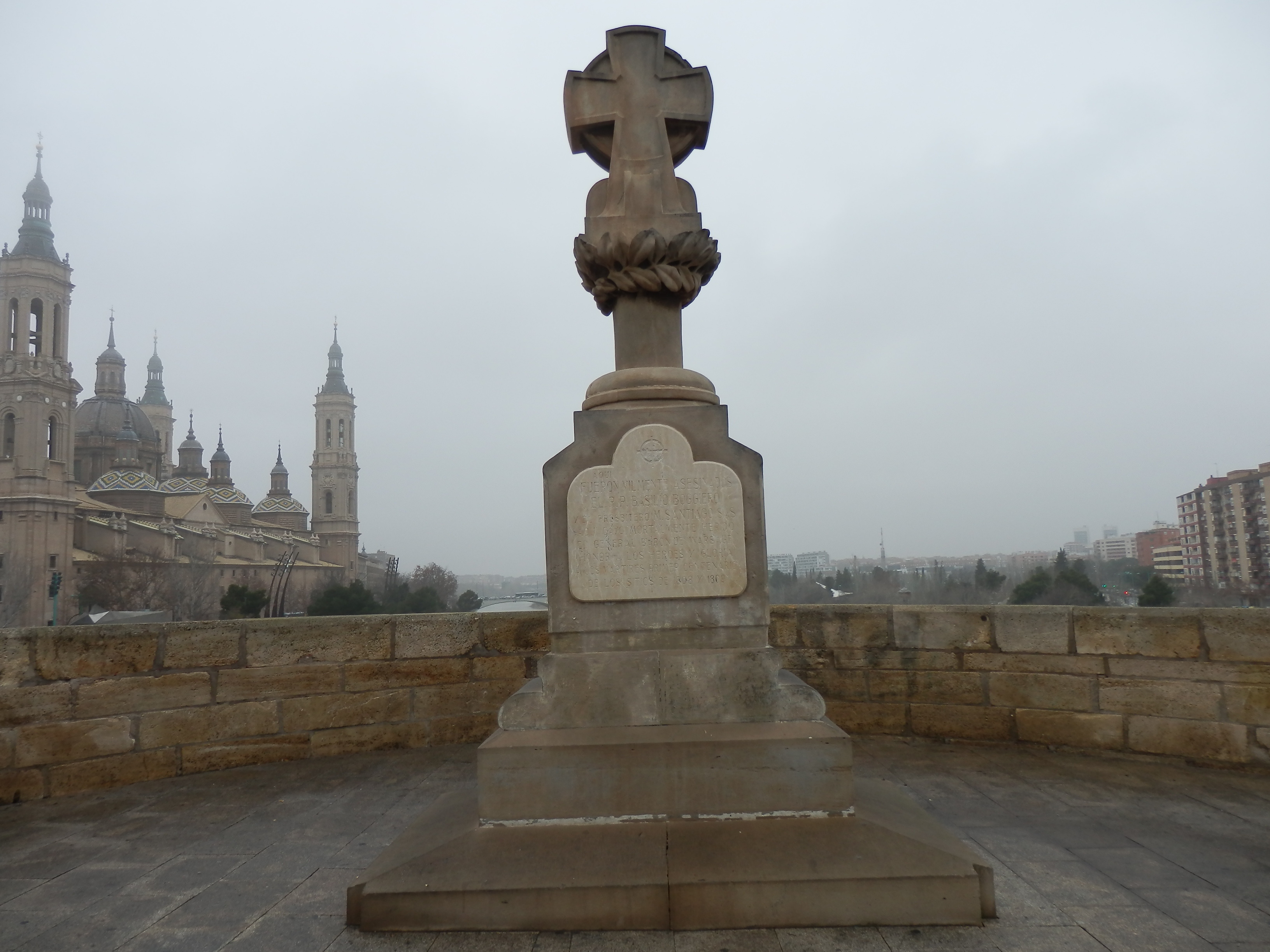 Pont de pierre - Zaragoza | Secret World Trip Planner