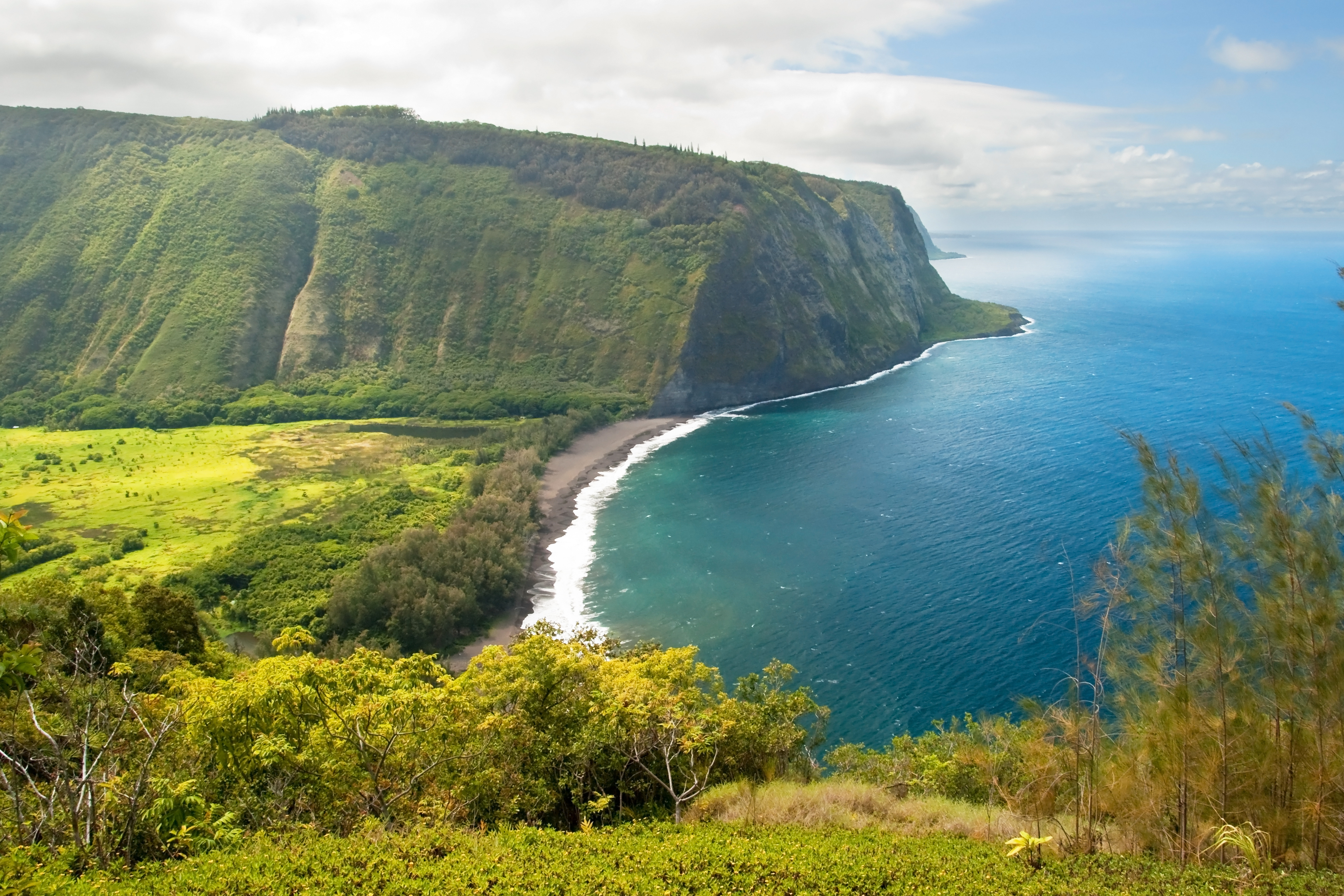 Waipio Valley Beach - This amazing valley — Honokaa