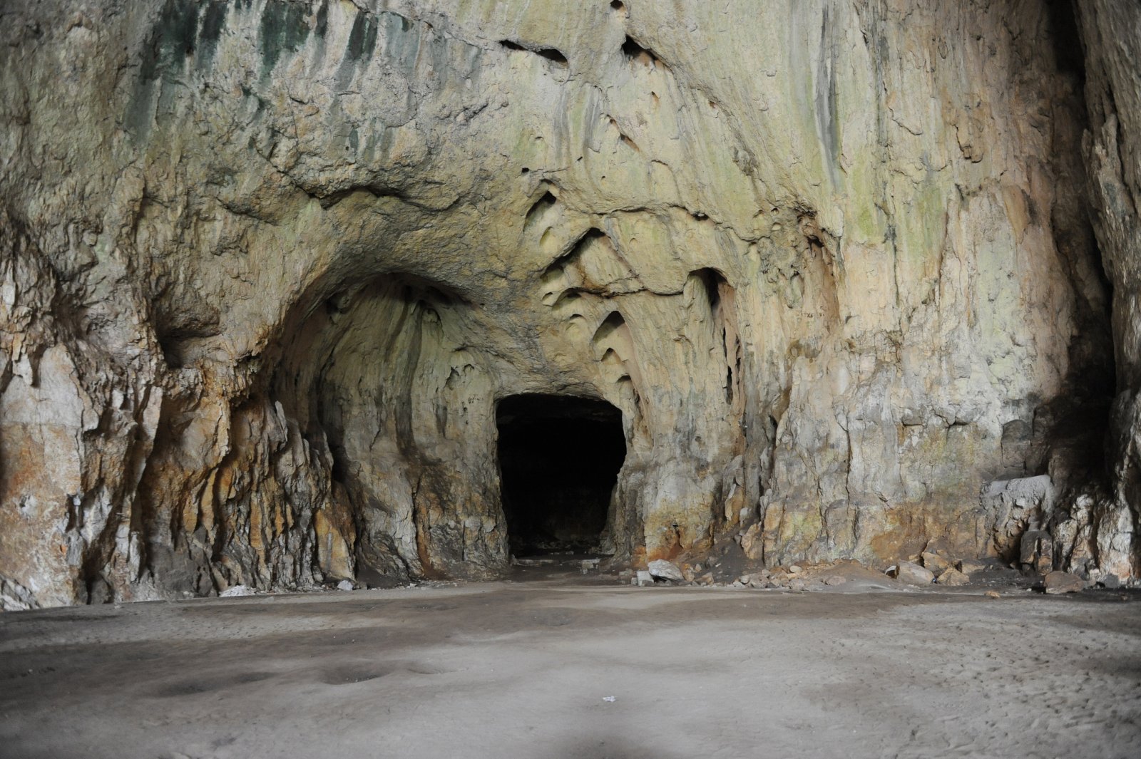 Grotte de Devetashka - Bulgarie - Devetaki | Secret World Trip Planner
