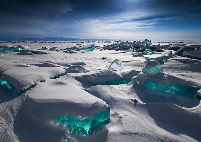 Lake Baikal and its amazing undefinable blue colored ice — Lago Bajkal