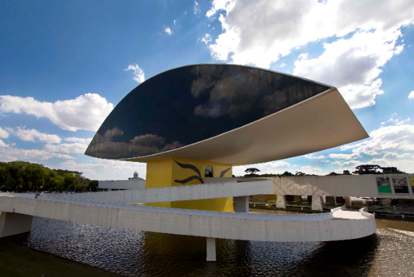 Musée Oscar Niemeyer — Curitiba