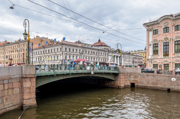 Pont vert (également connu sous le nom de pont de la police) — Sankt-Peterburg