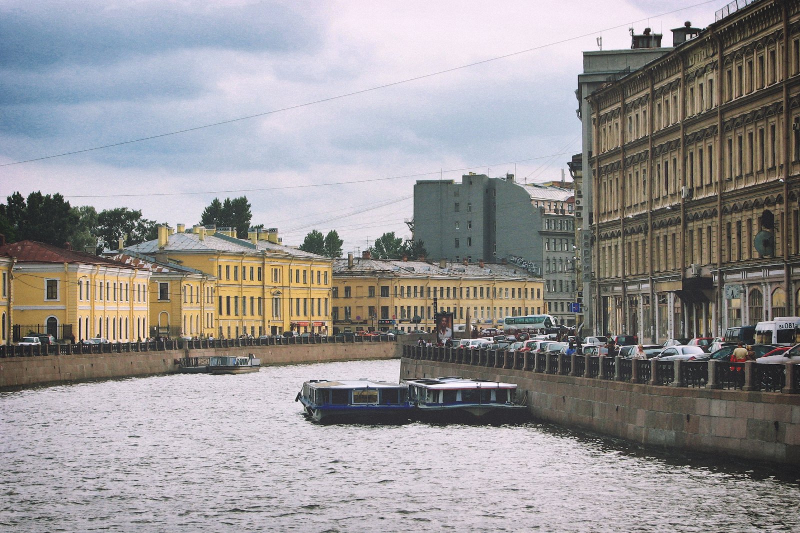 Pont vert (également connu sous le nom de pont de la police) - Sankt-Peterburg | Secret World Trip Planner