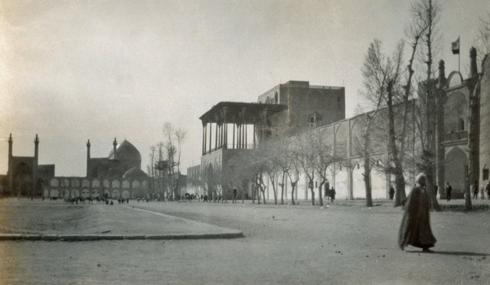Le palais Ali Qapu est un grand palais situé à Ispahan. - Esfahan | Secret World Trip Planner