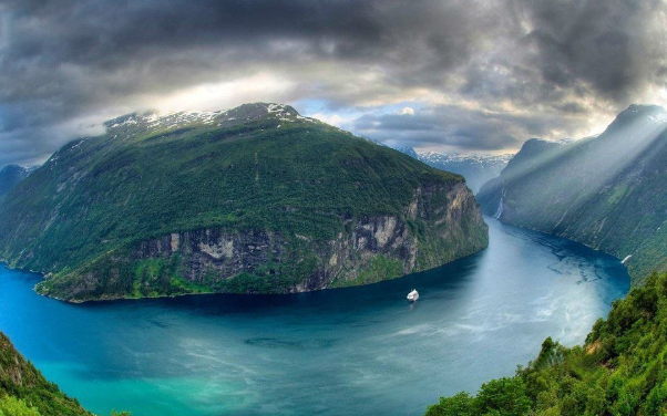 Le Geirangerfjord est l'un des sites les plus visités de Norvège. — Geirangerfjord