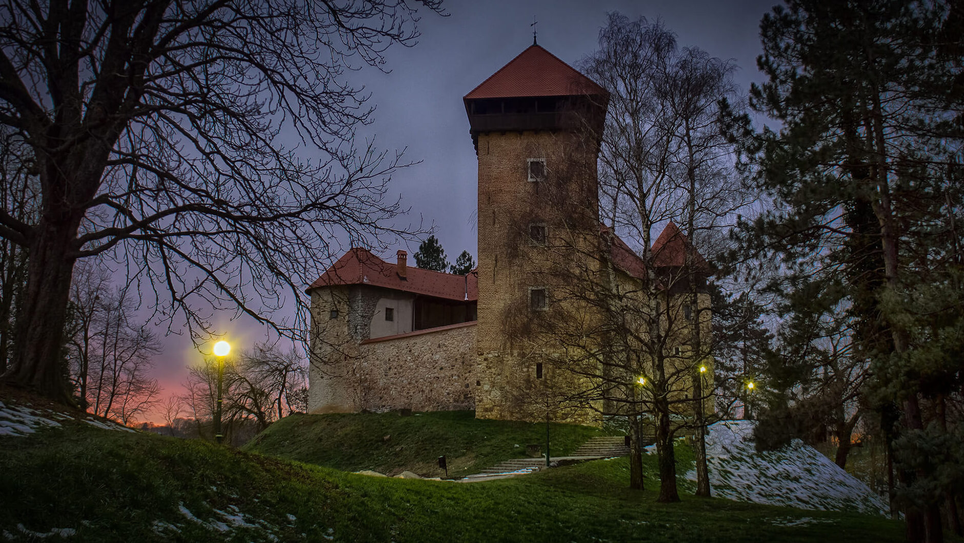 Le château de Dubovac surplombe la ville croate de Karlovac. — Karlovac